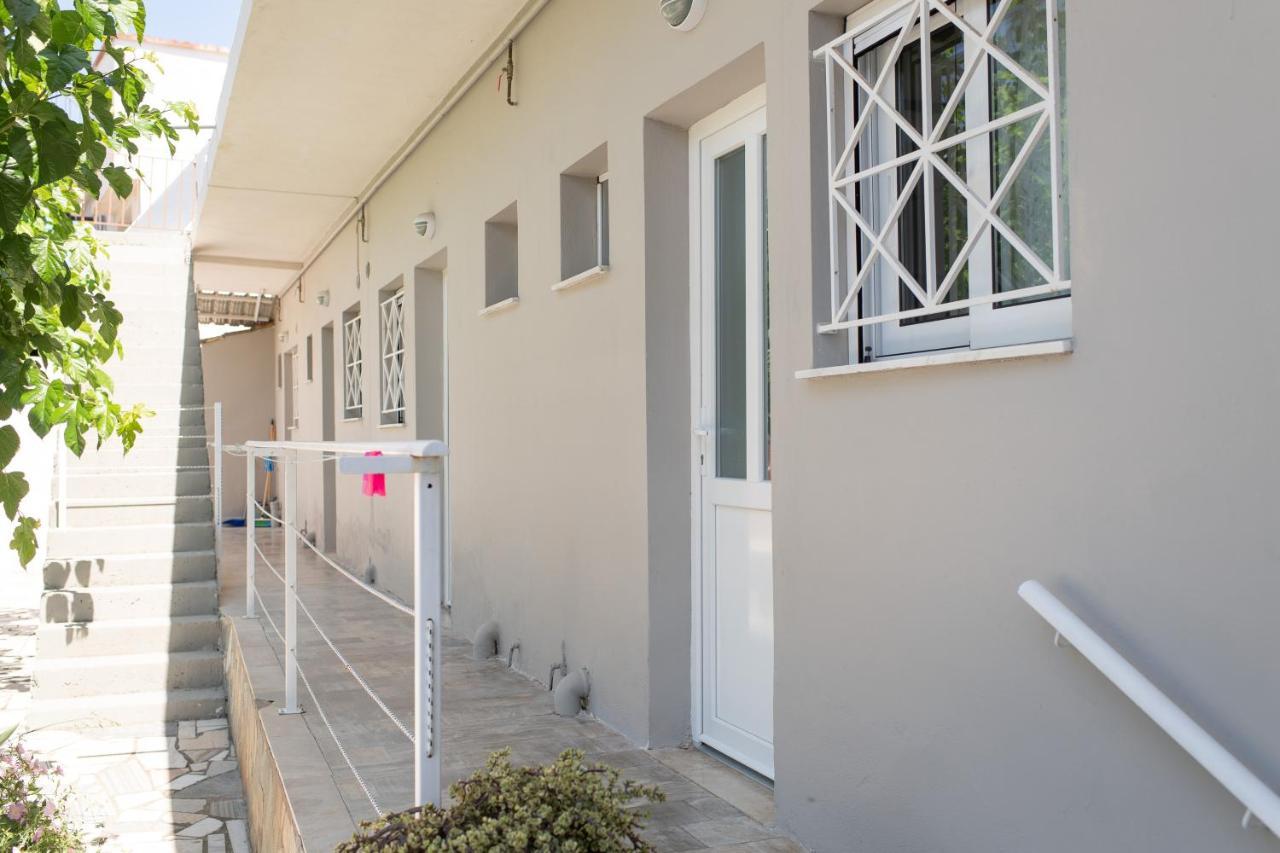 Moukas Seaside Apartments Romantico Selianitika Exterior photo