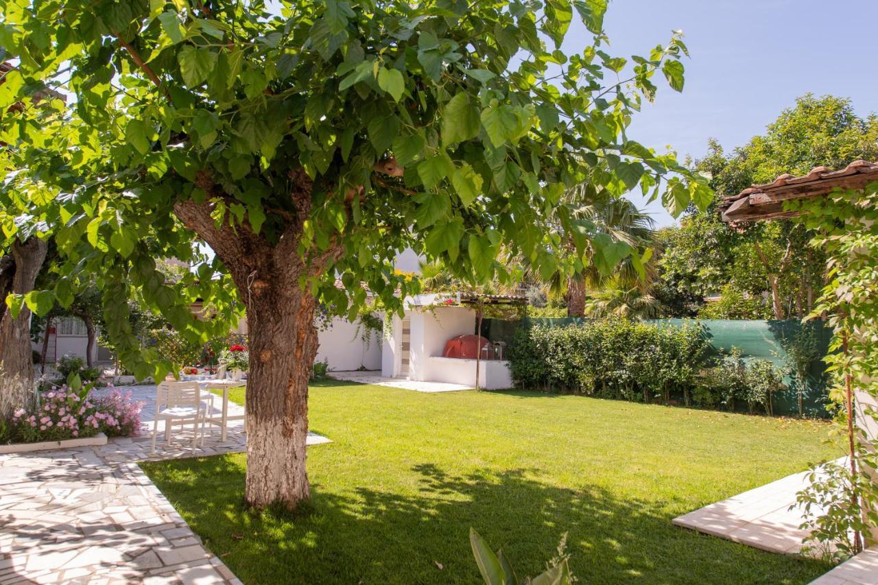 Moukas Seaside Apartments Romantico Selianitika Exterior photo