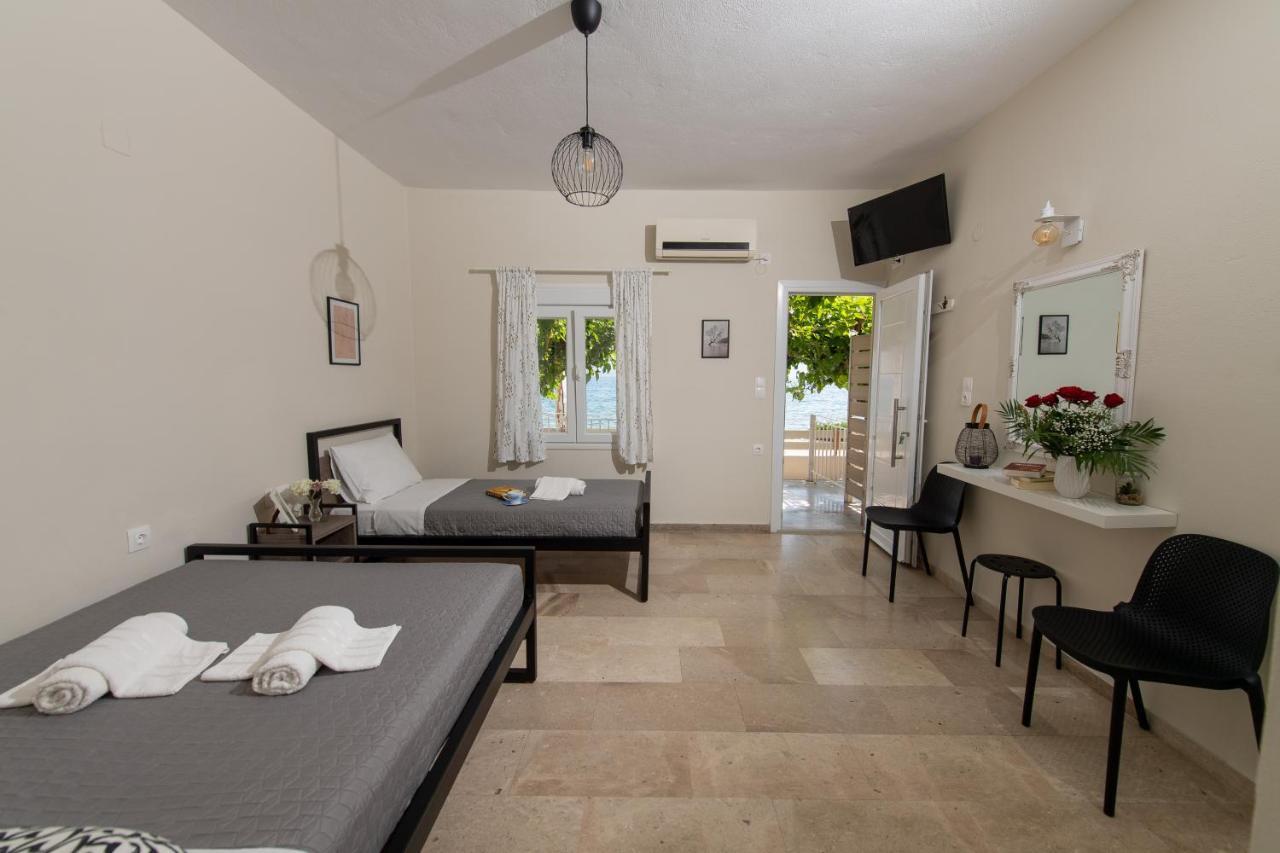 Moukas Seaside Apartments Romantico Selianitika Exterior photo