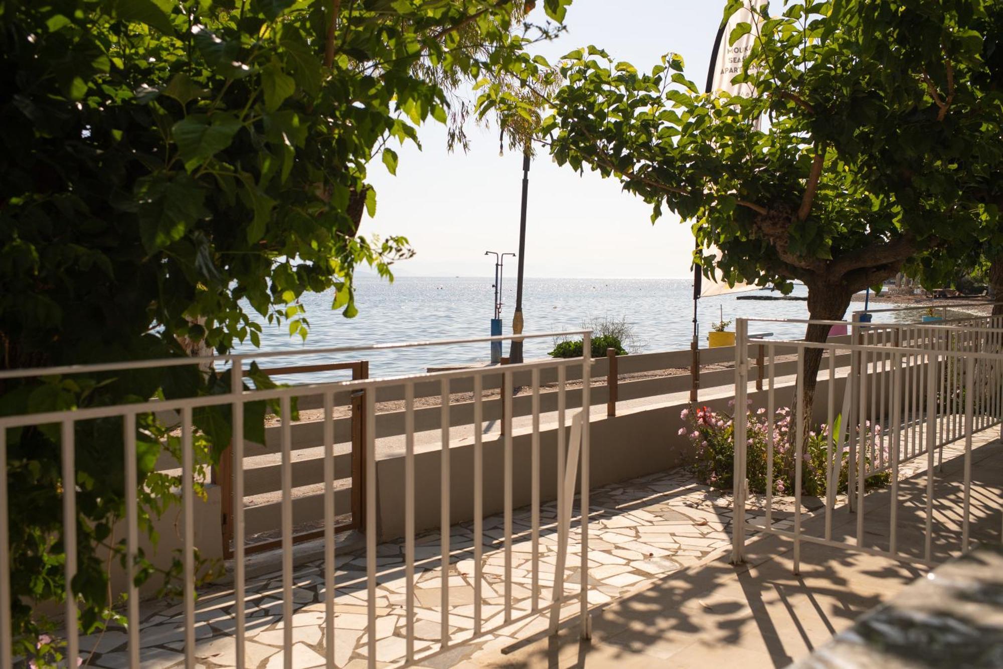 Moukas Seaside Apartments Romantico Selianitika Exterior photo
